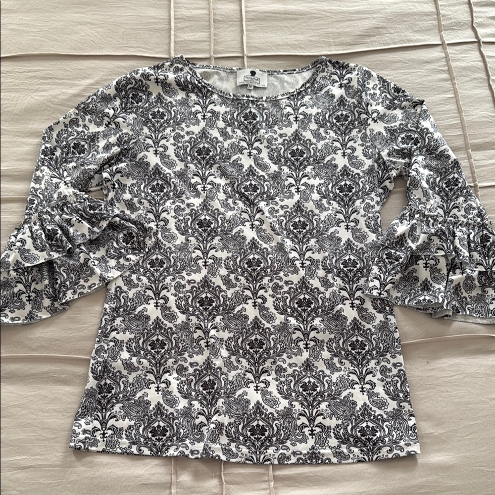 Dainty Jewells, size Medium, Floral Black and White Women's Top
